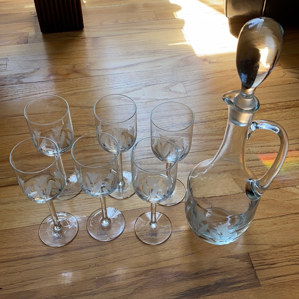 NWT Toscany Decanter & 6 glasses.Made in Romania